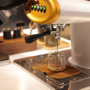 ĐIỀU ĐẶC BIỆT Ở TRÀ PHA TỪ MÁY TEAPRESSO NHÀ NAILA